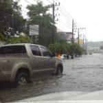 ภูเก็ตวุ่นหนัก เจอพายุฝนถล่มซู่เดียว ถนนจมบาดาล รถมิดไปถึงครึ่งคัน