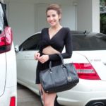 สวยและรวยมาก ใบเตย อาร์สยาม ถอยรถหรูคันใหม่ ราคาคันนี้ไม่ธรรมดา