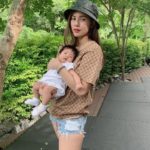 แม่อุ้มขอเปรี้ยวบ้าง โชว์เลี้ยง น้องดิสนีย์ แต่คนแห่โฟกัสบักแตงโม สาวๆอิจฉา