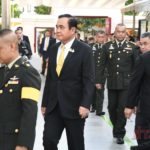 'บิ๊กตู่' อัญเชิญพระดังเข้าห้องทำงาน ขนทีมงานพร้อมหน้า ดูบ่อน้ำโบราณกลาโหม