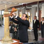 'บิ๊กตู่' อัญเชิญพระดังเข้าห้องทำงาน ขนทีมงานพร้อมหน้า ดูบ่อน้ำโบราณกลาโหม