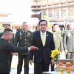 'บิ๊กตู่' อัญเชิญพระดังเข้าห้องทำงาน ขนทีมงานพร้อมหน้า ดูบ่อน้ำโบราณกลาโหม