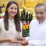 ทุ่มเทพิธีศักดิ์สิทธิ์ เผยค่าตัว ญาญ่า ร่วมรำบวงสรวง พญาศรีสัตตนาคราช ริมฝั่งโขง