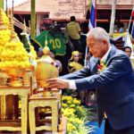 พังน้องหยก ช้างแสนรู้สวนนงนุช ตวัดพู่กันเขียน "ทรงพระเจริญ" ถวายพระพร