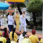 ในหลวง-พระราชินี ทรงบำเพ็ญพระราชกุศล เปลี่ยนเครื่องทรงพระแก้วมรกต