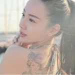 ทับทิม-มัลลิกา นุ่งบิกินี อวดหุ่น โชว์ลายสัก เพื่อนซี้ ออม-สุชาร์ ขอชิดซ้าย