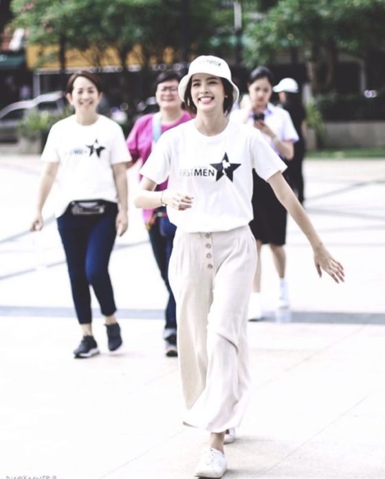 นางเอกสาวและครอบครัว เก็บขยะที่เชียงใหม่บ้านเกิด