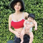อุ้ม ลักขณา คุณแม่หุ่นเซียะ โพสต์อวดลูกสาว ชาวเน็ตโฟกัสผิดจุด