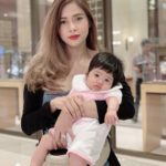 อุ้ม ลักขณา คุณแม่หุ่นเซียะ โพสต์อวดลูกสาว ชาวเน็ตโฟกัสผิดจุด