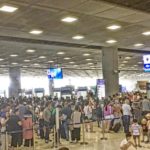 ตม.สนามบินแจงแล้ว! พิธีกรดังโวยสุวรรณภูมิแน่น นักท่องเที่ยวต่อแถวยาวเหยียด