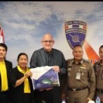 พิธีกรดังรุดพบตม. ทำความเข้าใจโพสต์ปมร้อนสนามบิน-โซเชียลเดือด