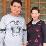 ครูชลธี ธารทอง ขึ้นศาลเผชิญหน้า ‘ครูปุ้ม’ ฟ้องหย่าเมียเก่า พร้อมแต่งใหม่สาวรุ่นลูก