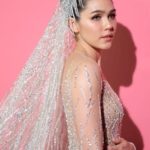 ชมพู่เซ็กซี่ขีดสุด โชว์ฟินาเล่ สุดตระการตา ในงานโอต์ กูตูร์ แฟชั่นวีค (คลิป)