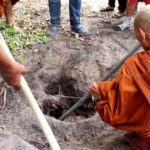 เจอตามนิมิต! ขุดพบ พระพุทธรูป อายุกว่า 200 ปี ฝังใต้ต้นตะเคียน รอบแรกทำชาวบ้านใจฝ่อ