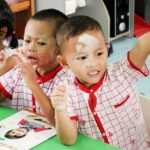 ชื่นชมผอ.นักอนุรักษ์ ชวนครู-นักเรียน แต่งชุดมอญมาเรียน ตามวัฒนธรรมท้องถิ่น