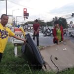 เก๋งระเบิด กลางไฟแดง ฉีกหลังคาประตูปลิว คนขับเหนือดวง ไม่มีแม้แต่รอยขีดข่วน