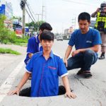 บุกพิสูจน์ หลุมอันตราย ริมถนน ลึก1เมตร ชาวบ้านวอนเร่งซ่อม ก่อนมีคนเจ็บ-ตาย