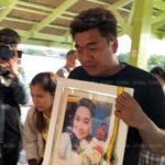 ญาติน้ำตานอง เชิญวิญญาณแม่ค้า เหตุ ศาลาริมน้ำถล่ม จนท.เผยอุปสรรค ต้องปรับแผน