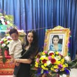 แพท อุ้ม เรซซิ่ง ใส่บาตร ตั้งแต่เช้า หลังสุดเศร้า สูญเสีย คุณแม่แท้ๆ ไปไม่ทันได้ดูใจ(คลิป)