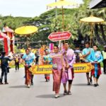 ช้างแสนรู้ ร่วมสืบสานประเพณี แห่เทียนพรรษา ที่สวนนงนุชพัทยา