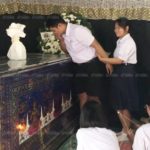 เพื่อนม.5แห่อาลัย‘มิว’ ครอบครัวรอผลห้องแลป‘หมัดแมวกัด’ติดเชื้อเสียชีวิต(คลิป)