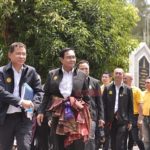 'บิ๊กตู่' ลั่นผมเป็นลูกผู้ชาย-ไม่ขัดแย้งใคร! พระเตือนอย่าหัวร้อน สส.เพื่อไทย โผล่รับ