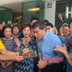 แฟนคลับแห่เบิร์ดเดย์ 'มาร์ค' ครบ 55 ปี อวยเป็นสมบัติปชป. 'อภิสิทธิ์' เมินชิงผู้ว่าฯ