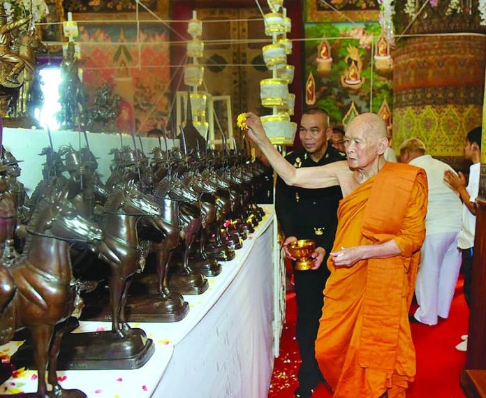 อัญเชิญพระบรมรูปพระเจ้าตากฯ 