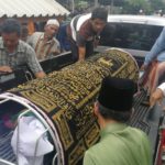 นับพันแห่ร่วมละหมาดศพอับดุลเลาะ หมดสติในค่ายทหาร ญาติเศร้าขาดเสาหลัก