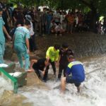 ช่วยระทึก! ดช.วัย13 ถูกกระแสน้ำพลัด ท่อใต้น้ำตกดูดร่างมิด-โผล่แค่ขา สุดยื้อดับสลด