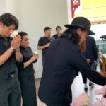 ครอบครัวรากแก่น ร่ำไห้ ส่งพ่อเทพบุตร ครั้งสุดท้าย คนบันเทิง-หมอลำ ร่วมอาลัย