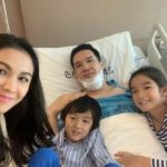 บรู๊ค ดนุพร เข้าผ่าตัด! เจอก้อนเนื้อต่อมไทรอยด์ ‘กบ สุวนันท์’ เฝ้าติดขอบเตียง