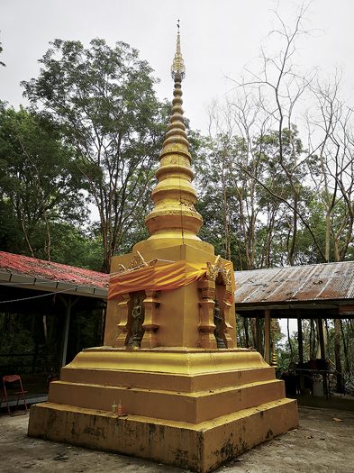 พระพุทธรูปหน้าผาภูสะงืด วัดป่าคอวัง-ชุมชนบ้านดู่ใต้