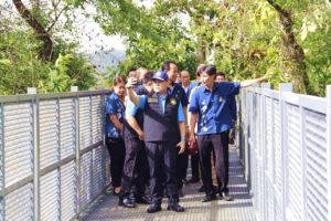 "วราวุธ" รมว.ทส. เยี่ยมชมเส้นทางศึกษาธรรมชาติเหนือเรือนยอดไม้ Canopy walks