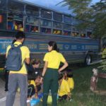 คันส่งหลุด! รถบัสพา‘นร.-ครู’ไปทัศนศึกษา คว่ำระทึกที่สุพรรณฯเจ็บ 12 (คลิป)