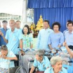 อธิบดีสถ. -ประธานสภาสตรีฯ มอบสิ่งของให้ผู้สูงอายุ เนื่องในวันเฉลิมพระชนมพรรษา