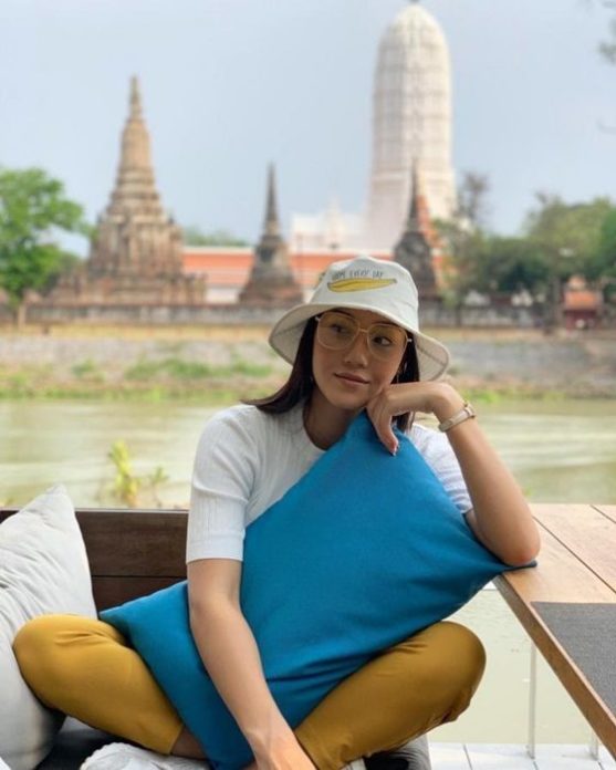 นิโคลีน