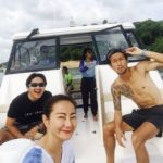 นานๆ เห็นที! ตูน บอดี้สแลม ยกบ้านเที่ยวภูเก็ต แชะภาพพร้อมหน้าครอบครัวสุดน่ารัก