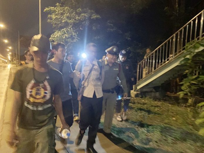 หวิดโดดสะพาน