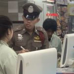 กูนับ1ถึง5ส่งเงินมา! ปล้นเดือดร้านสะดวกซื้อ พนักงานโดดแย่งปืนโดน2นัดทรุดฮวบ(คลิป)