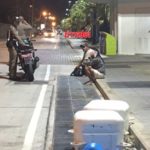 สาวใหญ่เสียท่าโจร! นั่งเล่นริมหาดโผล่คุยปรับทุกข์ อุตส่าห์ปลอบใจชักมีดจี้ชิงครึ่งแสน(คลิป)