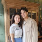 วันแม่ เหล่าคนบันเทิง แห่ลงรูปคู่ ญาญ่า หอบพวงมาลัยกราบตัก แม่แก้ว