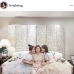 วันแม่ เหล่าคนบันเทิง แห่ลงรูปคู่ ญาญ่า หอบพวงมาลัยกราบตัก แม่แก้ว