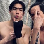 พ่อเจ แจง เจ้าขุน ชูนิ้วกลาง แย่งไมค์ ยอมรับว่าน้องสติหลุดหลังการชก