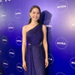 ญาญ่า ควง ณเดชน์ เที่ยวสยามฯ แจงช็อตฝ่ายจับมือข้ามถนน เพื่อความปลอดภัย