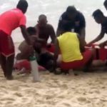 ไม่สนธงแดง! เซ่นคลื่นคลั่งหาดในหาน พ่อดับ-ลูกรอดหวุดหวิด ไลฟ์การ์ดช่วยทัน