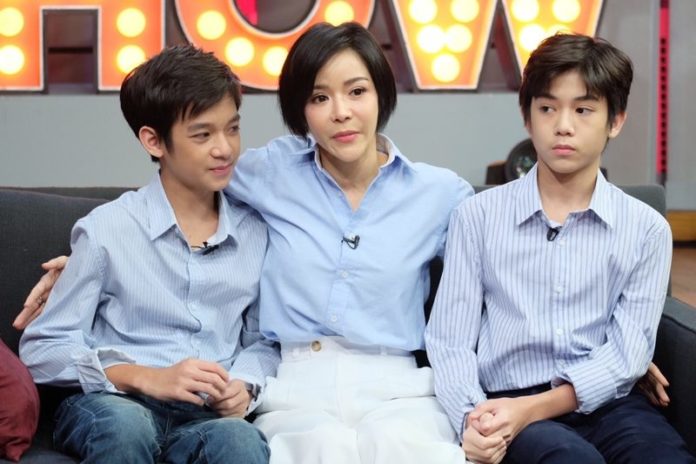 แม่นุ้ก กับลูกชาย ปิ๊บโป้ และ ปาแปง