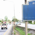 เซ่นอีกศพ! สาว23ขี่ข้ามสามแยกมรณะไม่พ้น พุ่งชนล้อบรรทุกพ่วงดับคาถนน(คลิป)