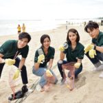 ‘ป๊อป-เจษ-น้ำฝน-ญิ๋งญิ๋ง’ร่วมกับจิตอาสา ร่วมกิจกรรม‘ดูแลโลกฯ’เก็บขยะชายหาด : สดบันเทิง