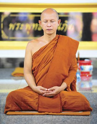 พระพุทธรูปหน้าผาภูสะงืด วัดป่าคอวัง-ชุมชนบ้านดู่ใต้
